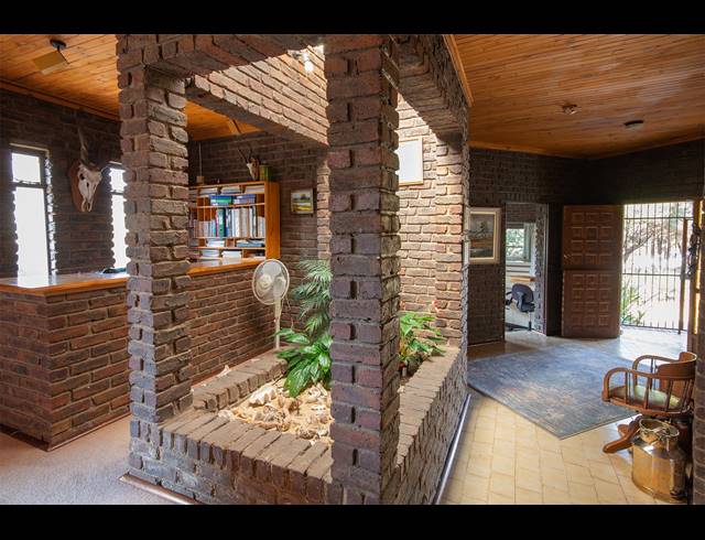 4 BEDROOM HOUSE FOR SALE IN OVERKRUIN